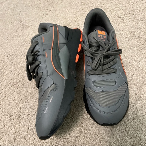 Puma Men\'s Gray and Orange Sneakers R system